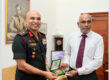 ලේක්හවුස් වෙත පැමිණි නව යුද්ධ හමුදාපති ලුතිනන් ජෙනරාල් නිලන්ත ප්‍රේමරත්න මහතා විසින් ලේක්හවුස් සභාපති ගාමිණී වරුෂමාන මහතා වෙත සමරුවක් පිළිගැන්වූ අයුරු.